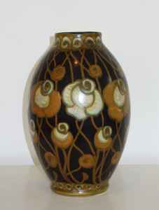 Vase mit floralem Decor